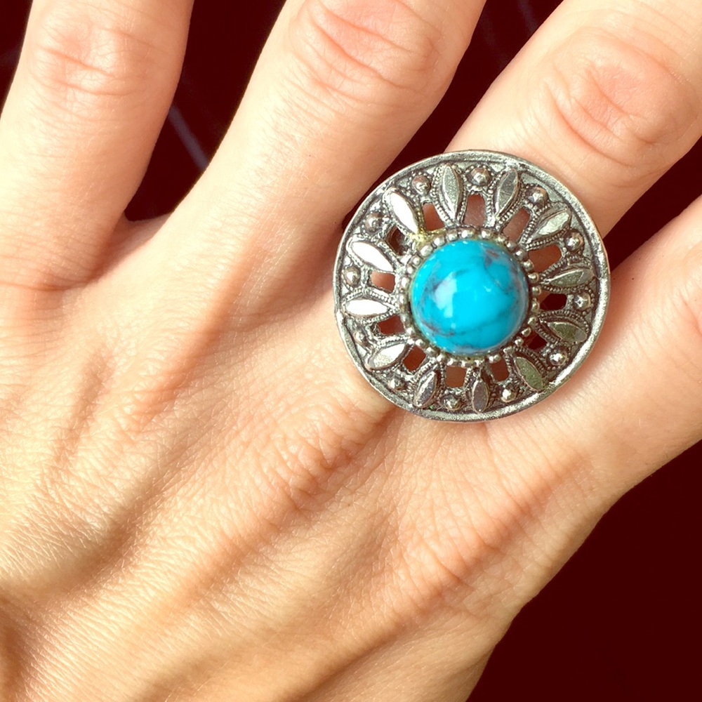 Vintage Indian looking Turquoise Ring! Like New